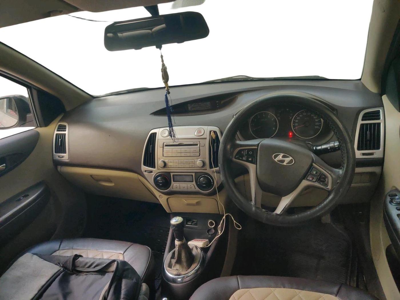 2011 Hyundai i20 SPORTZ 1.2, Petrol, Manual, 1,13,759 km, interior