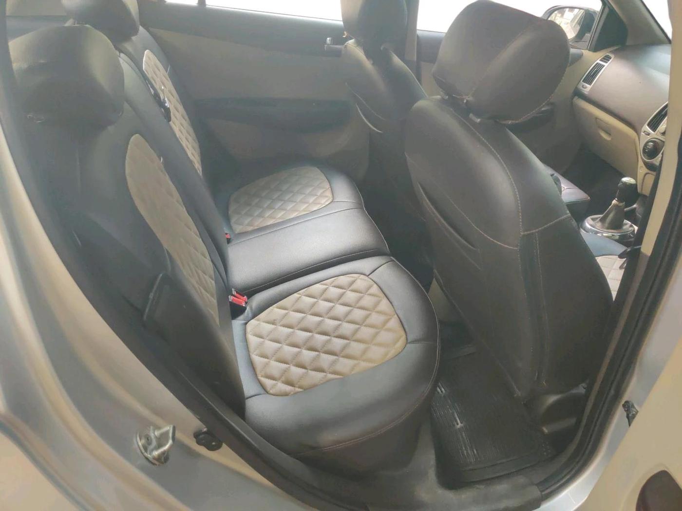 2011 Hyundai i20 SPORTZ 1.2, Petrol, Manual, 1,13,759 km, interior