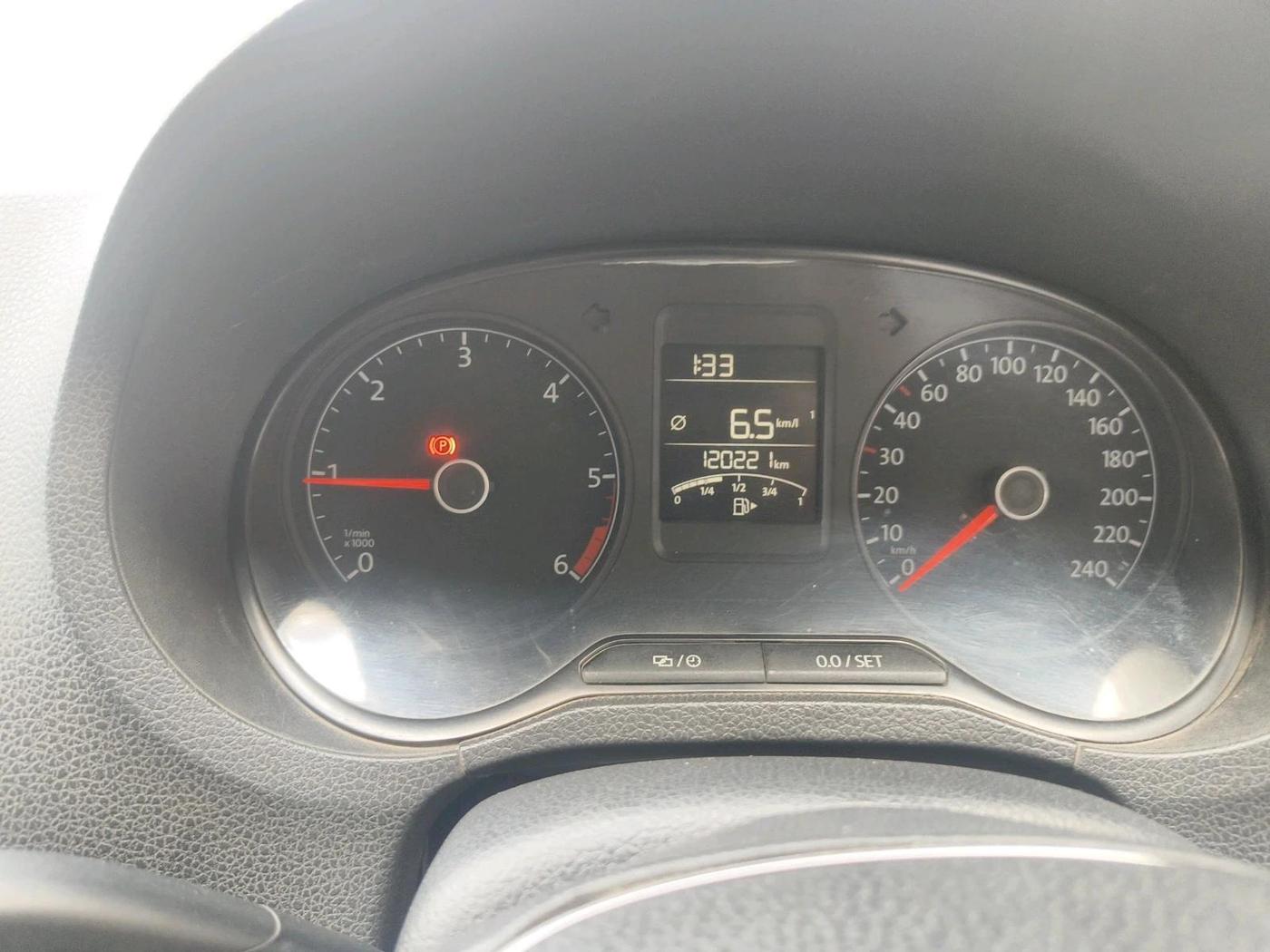 2016 Volkswagen Ameo HIGHLINE1.5L, Diesel, Manual, 1,20,465 km, interior