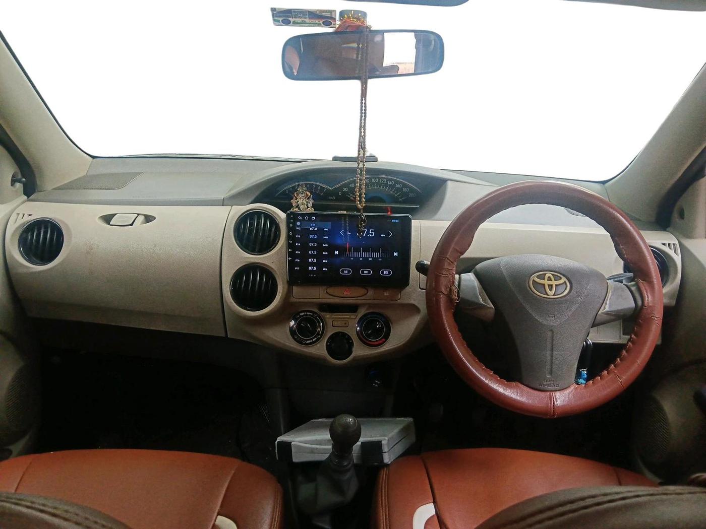 2015 Toyota Etios Liva GD, Diesel, Manual, 1,26,005 km, interior