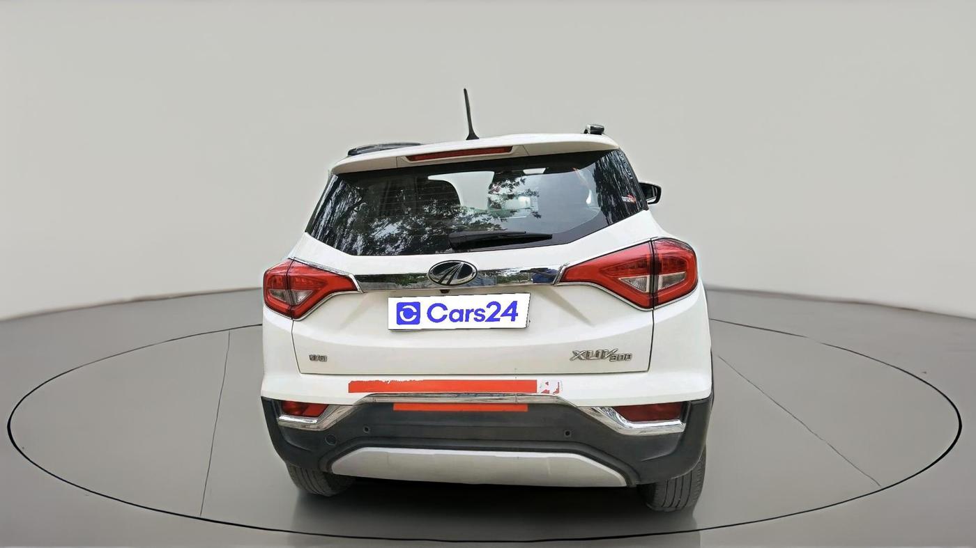 2022 Mahindra XUV300 W8 1.5 DIESEL, Diesel, Manual, 1,41,395 km, exterior