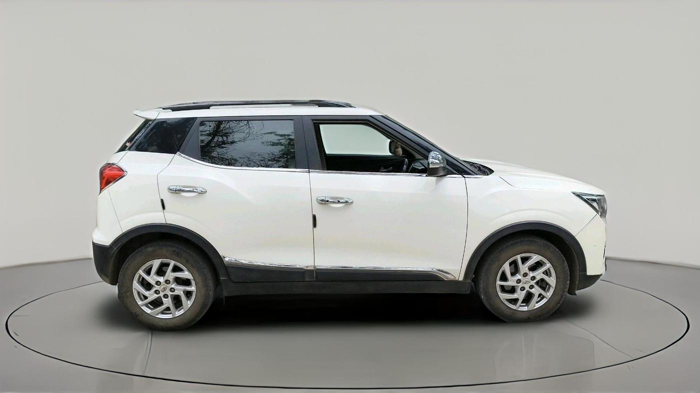 2022 Mahindra XUV300 W8 1.5 DIESEL, Diesel, Manual, 1,41,395 km, exterior