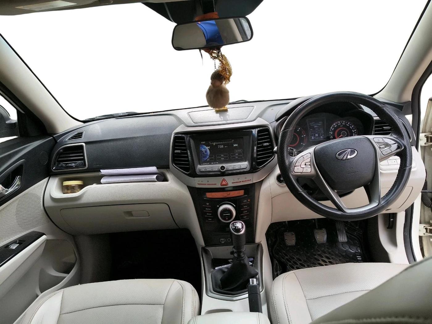 2022 Mahindra XUV300 W8 1.5 DIESEL, Diesel, Manual, 1,41,395 km, interior