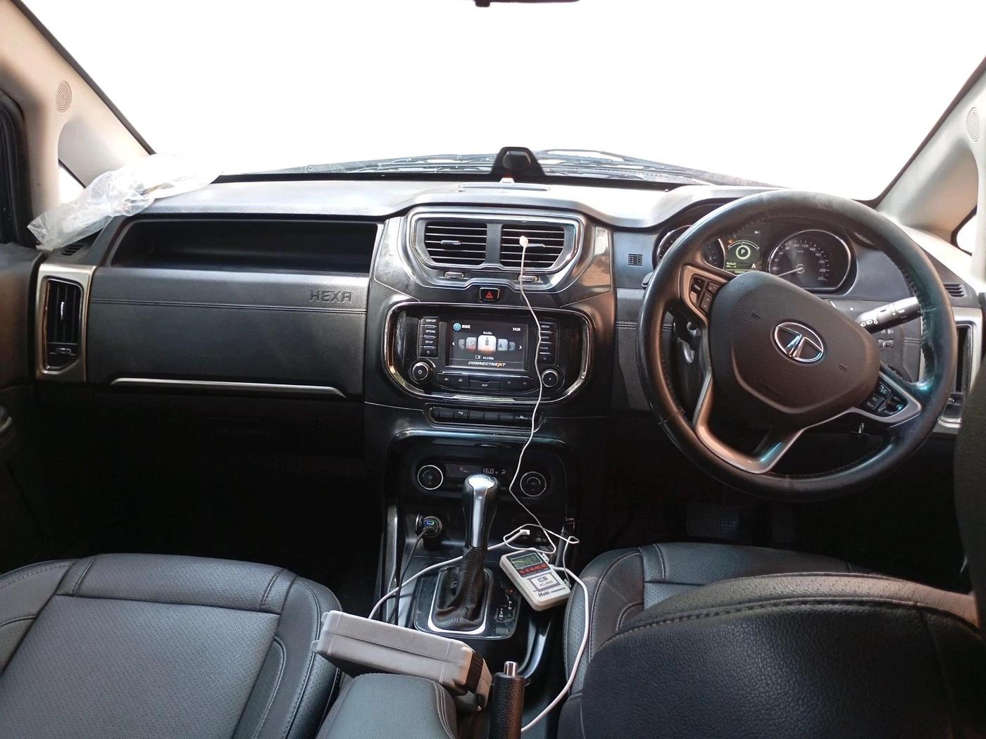 2018 Tata Hexa XTA 4X2 7 STR, Diesel, Automatic, 1,01,147 km, interior
