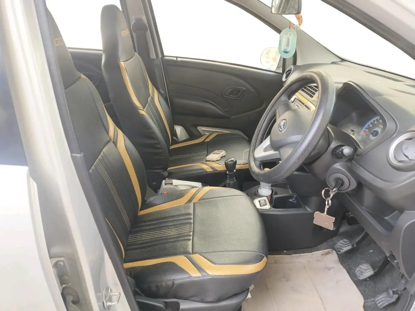 2017 Datsun Redi Go GOLD LIMITED EDITION, Petrol, Manual, 12,019 km, interior