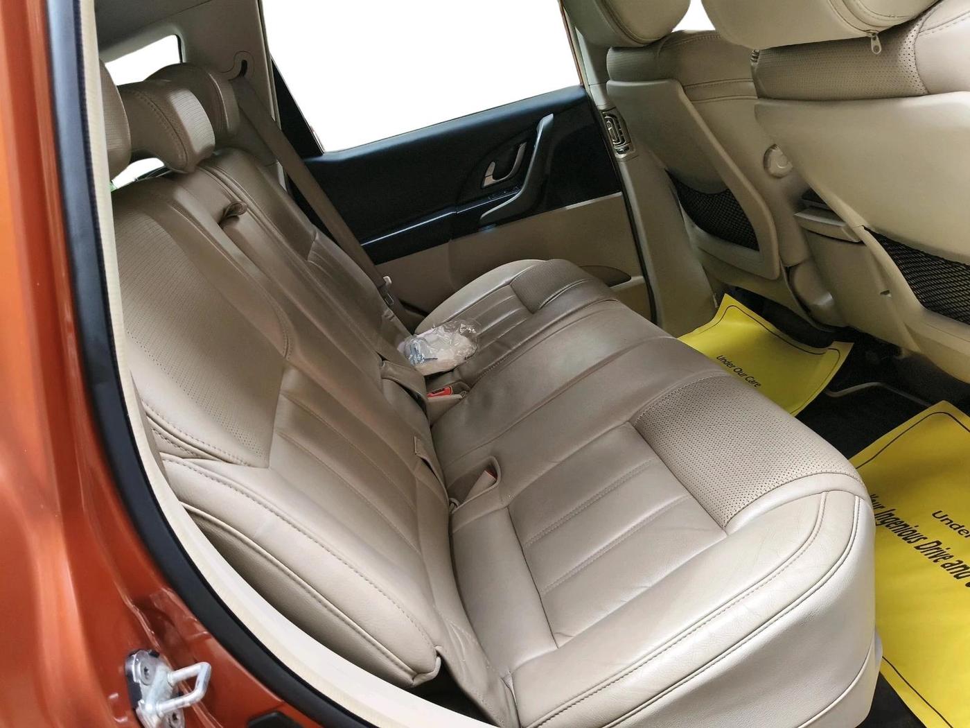 2015 Mahindra XUV500 W10, Diesel, Manual, 1,03,843 km, interior