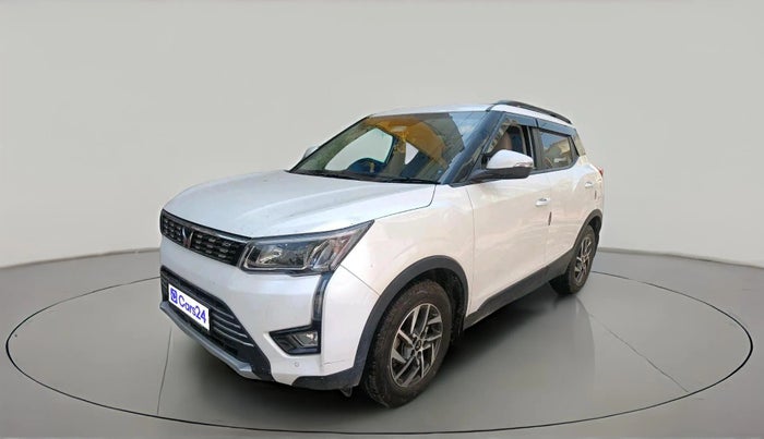 2024 Mahindra XUV300 W8 (O) 1.2 PETROL, Petrol, Manual, 17,596 km, exterior