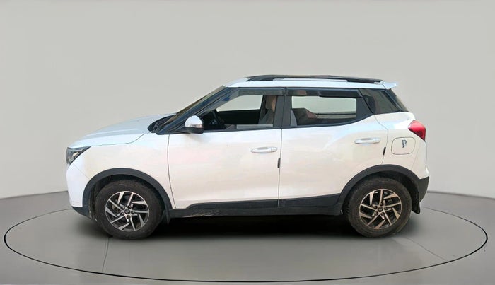 2024 Mahindra XUV300 W8 (O) 1.2 PETROL, Petrol, Manual, 17,596 km, exterior
