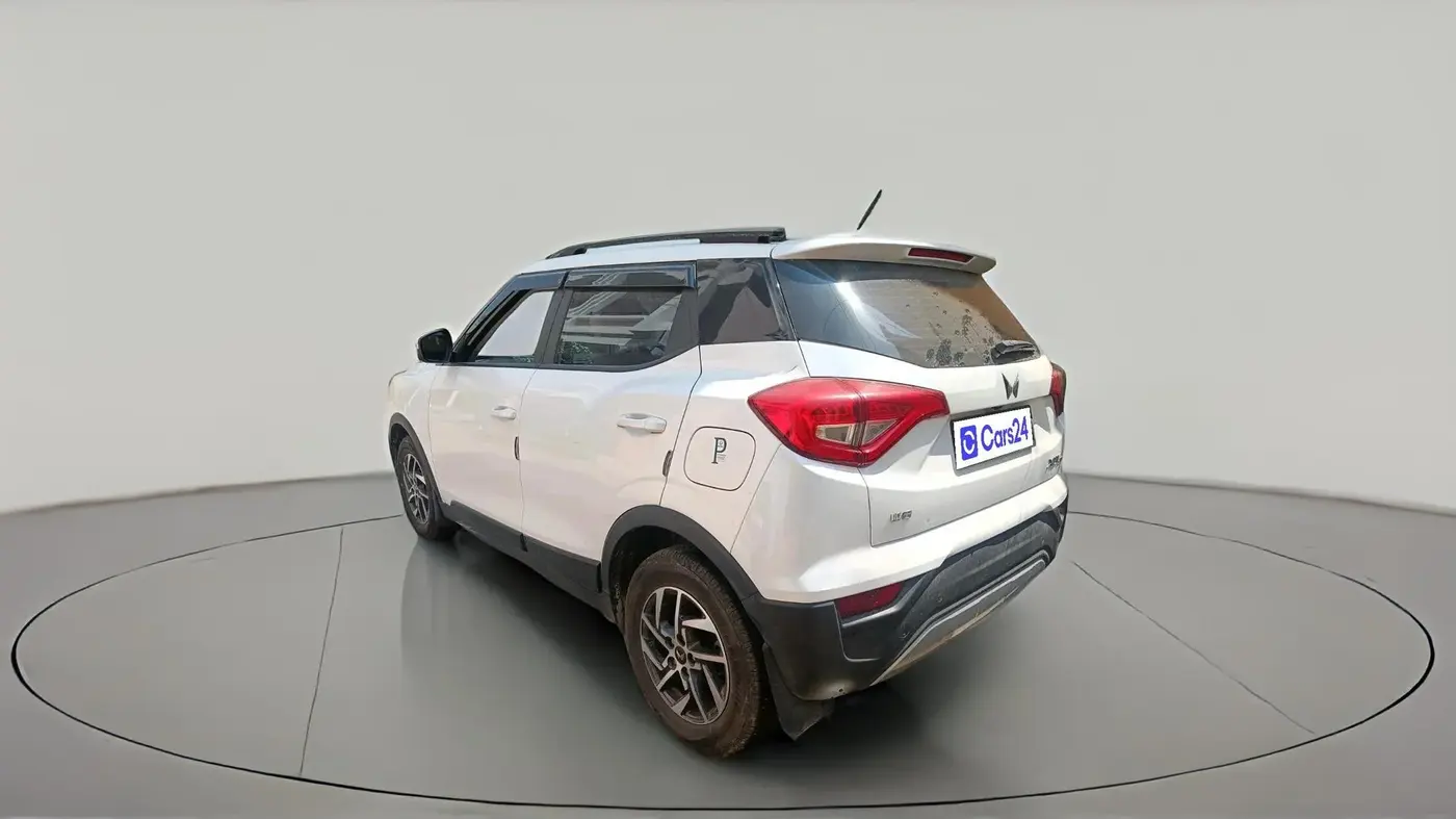 2024 Mahindra XUV300 W8 (O) 1.2 PETROL, Petrol, Manual, 17,596 km, exterior