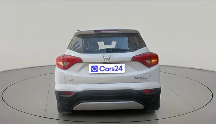 2024 Mahindra XUV300 W8 (O) 1.2 PETROL, Petrol, Manual, 17,596 km, exterior