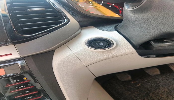 2024 Mahindra XUV300 W8 (O) 1.2 PETROL, Petrol, Manual, 17,596 km, interior