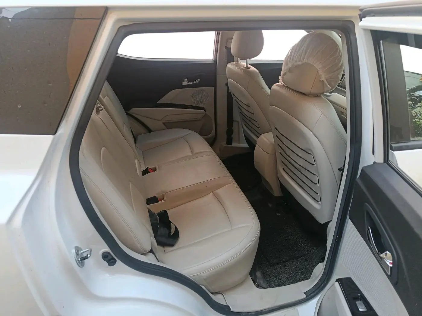 2024 Mahindra XUV300 W8 (O) 1.2 PETROL, Petrol, Manual, 17,596 km, interior