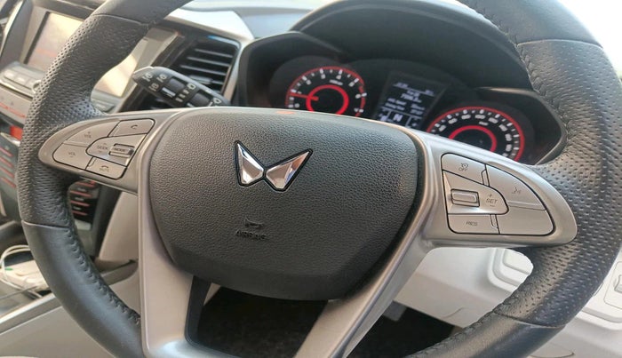 2024 Mahindra XUV300 W8 (O) 1.2 PETROL, Petrol, Manual, 17,596 km, interior