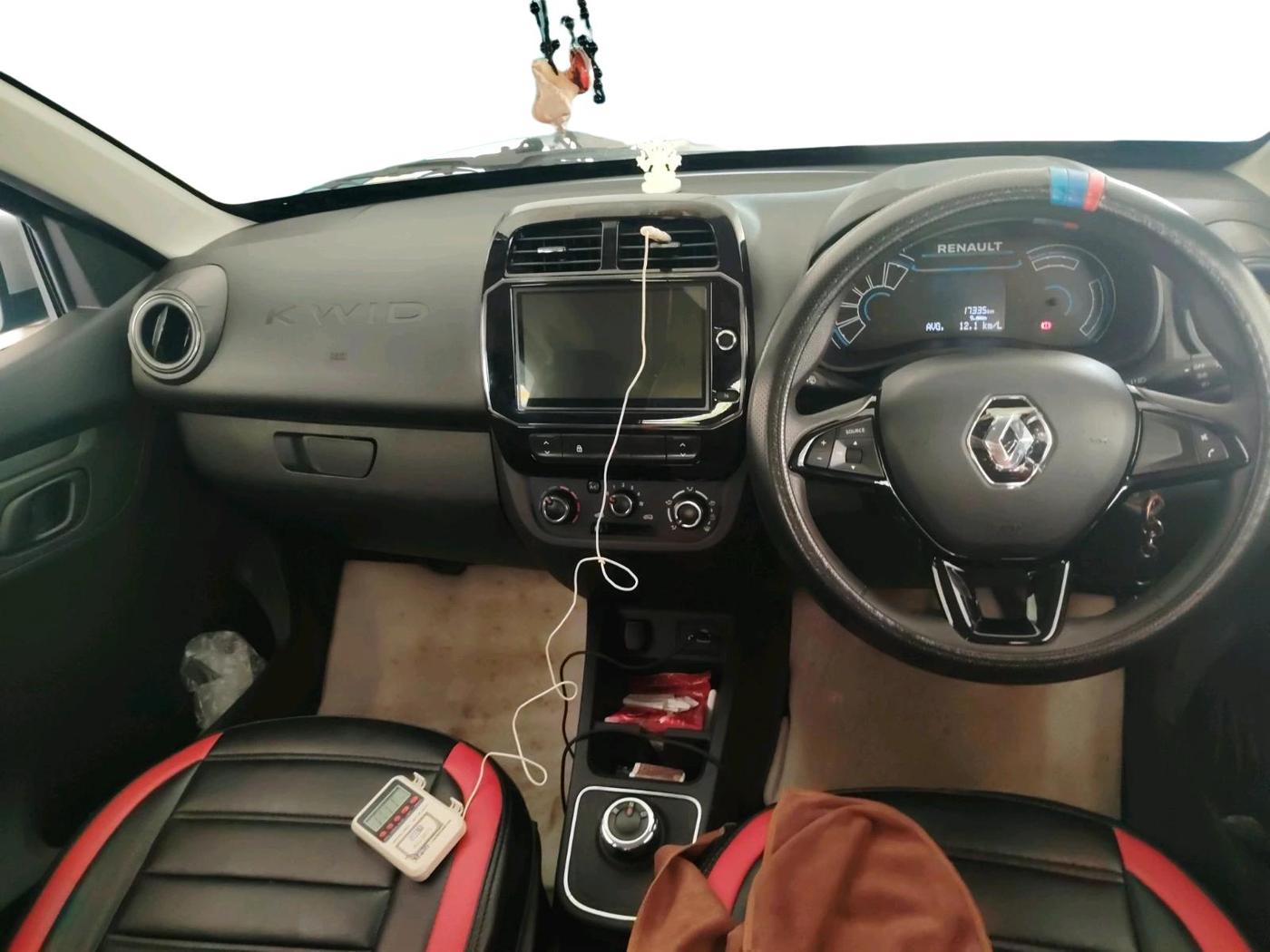 2024 Renault Kwid RXT 1.0 AMT, Petrol, Automatic, 17,650 km, interior
