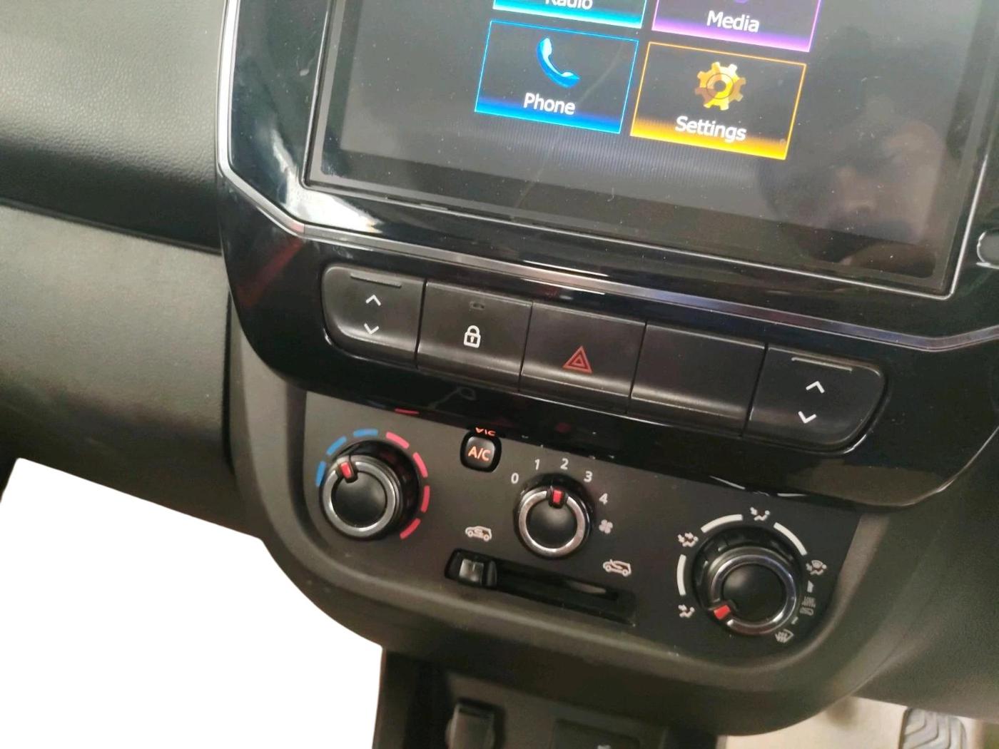 2024 Renault Kwid RXT 1.0 AMT, Petrol, Automatic, 17,650 km, interior