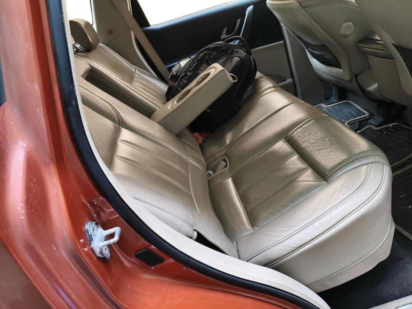2015 Mahindra XUV500 W10, Diesel, Manual, 1,01,657 km, interior