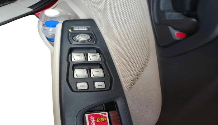 2019 Mahindra XUV300 W8 (O) 1.5 DIESEL, Diesel, Manual, 71,726 km, interior