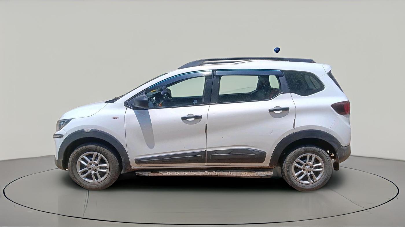 2022 Renault TRIBER RXL MT, Petrol, Manual, 55,432 km, exterior