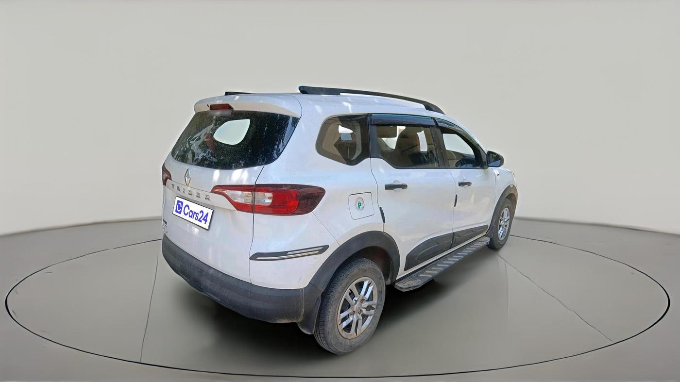 2022 Renault TRIBER RXL MT, Petrol, Manual, 55,432 km, exterior