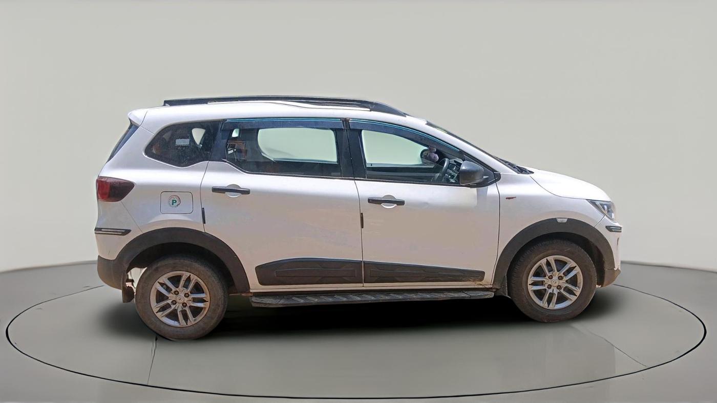 2022 Renault TRIBER RXL MT, Petrol, Manual, 55,432 km, exterior