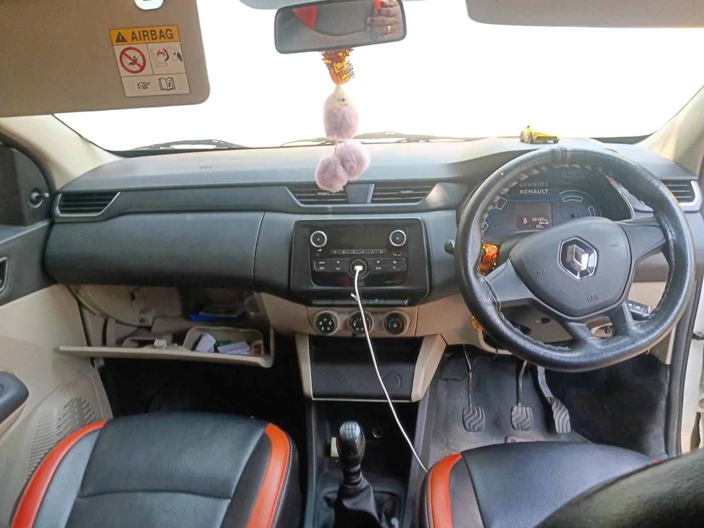 2022 Renault TRIBER RXL MT, Petrol, Manual, 55,432 km, interior