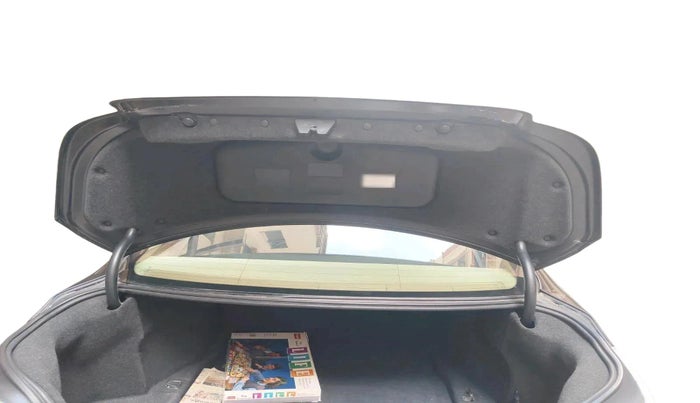 2010 BMW 5 Series 520D 2.0, Diesel, Automatic, 1,05,737 km, exterior