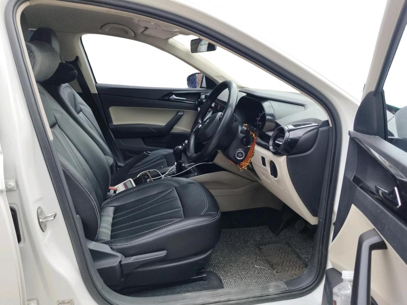 2022 Skoda SLAVIA ACTIVE 1.0L TSI MT, Petrol, Manual, 80,546 km, interior