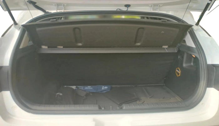 2025 Hyundai NEW I20 ASTA 1.2 MT, Petrol, Manual, 3,499 km, exterior