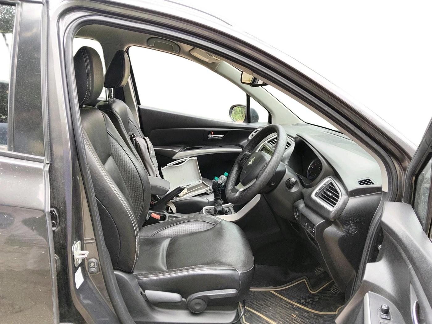 2016 Maruti S Cross ALPHA 1.3, Diesel, Manual, 1,01,814 km, interior