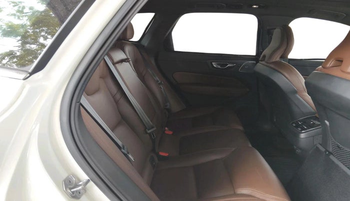 2022 Volvo XC 60 B5 INSCRIPTION, Petrol, Automatic, 28,141 km, interior