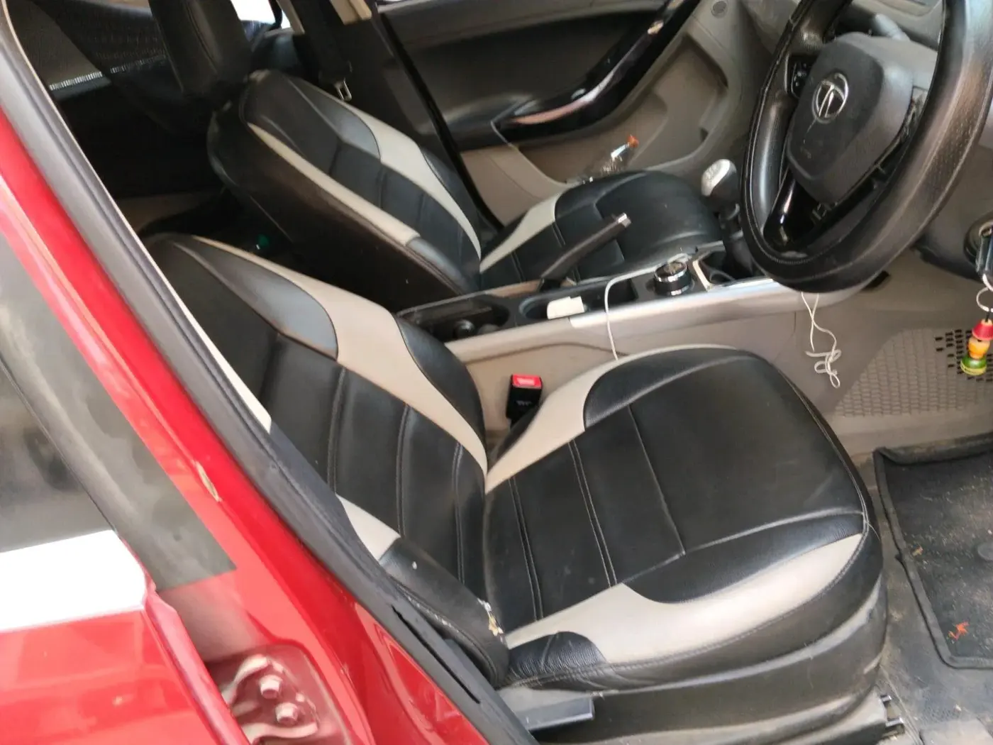 2017 Tata NEXON XT PETROL, Petrol, Manual, 1,38,676 km, interior