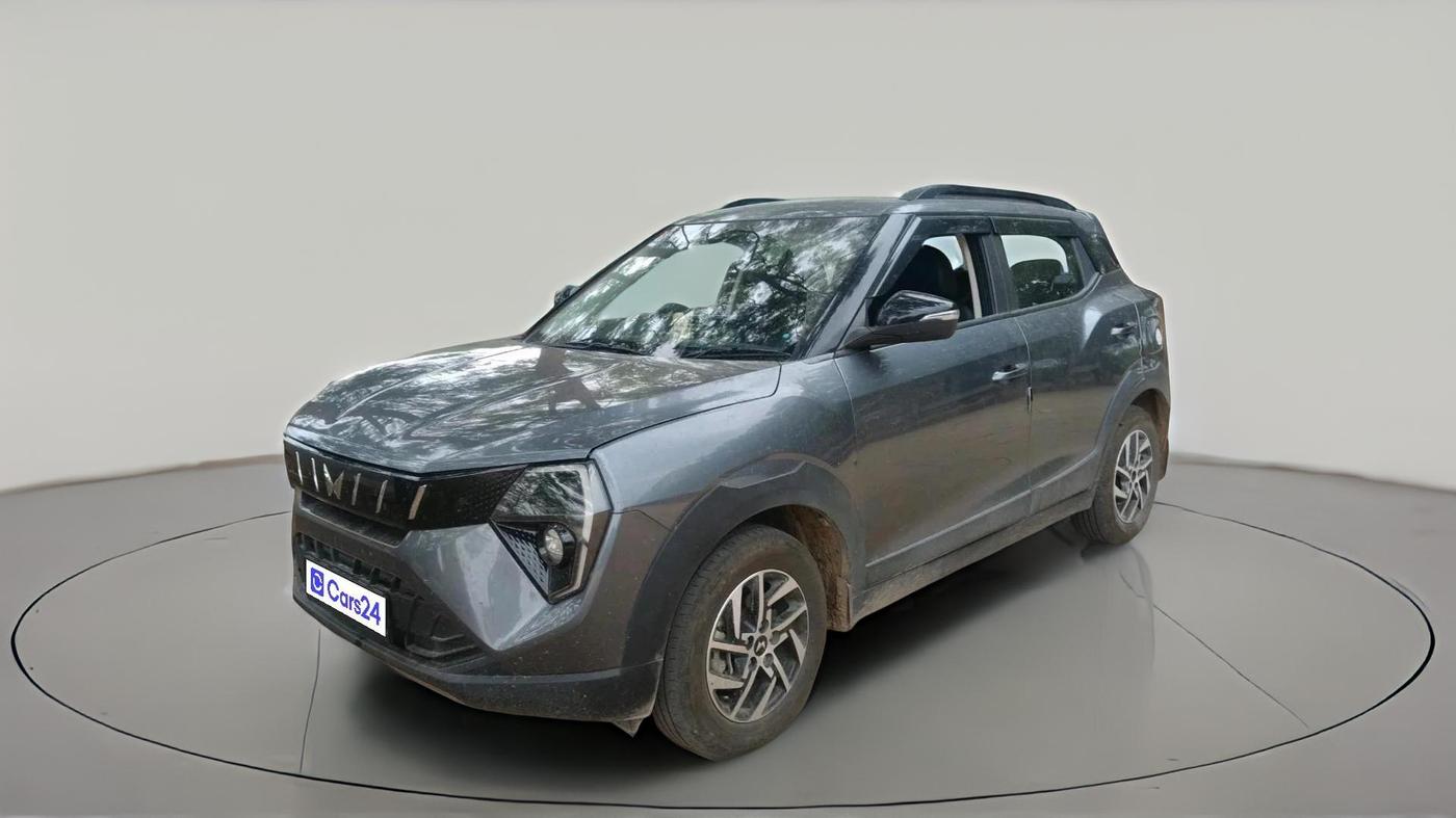2025 Mahindra XUV 3XO AX5 1.5 Turbo Diesel Autoshift Plus, Diesel, Automatic, 21,888 km, exterior