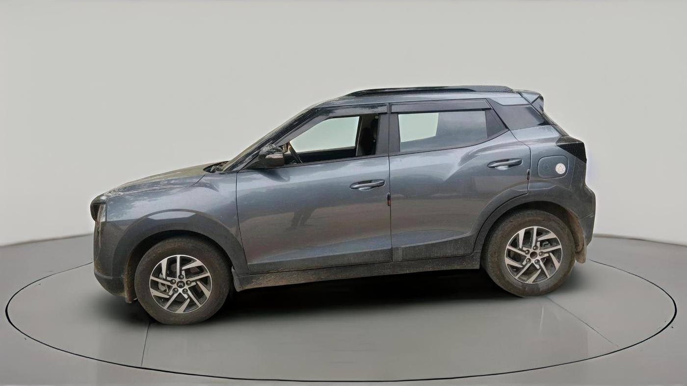 2025 Mahindra XUV 3XO AX5 1.5 Turbo Diesel Autoshift Plus, Diesel, Automatic, 21,888 km, exterior