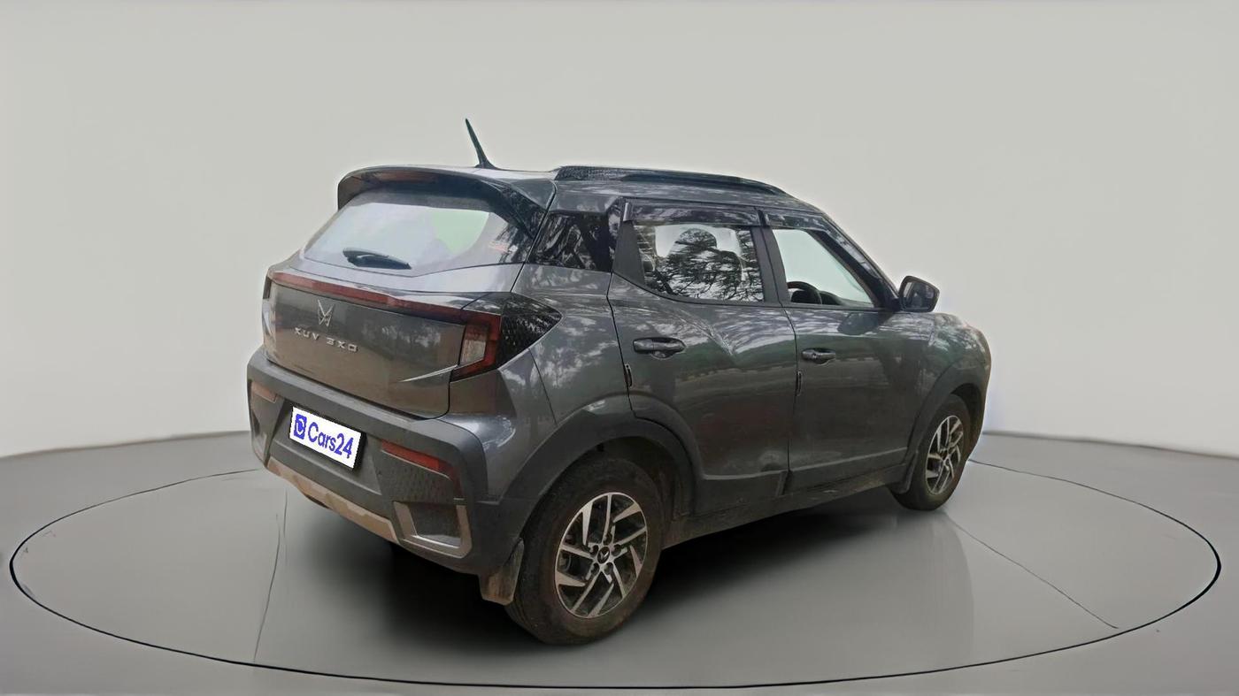 2025 Mahindra XUV 3XO AX5 1.5 Turbo Diesel Autoshift Plus, Diesel, Automatic, 21,888 km, exterior