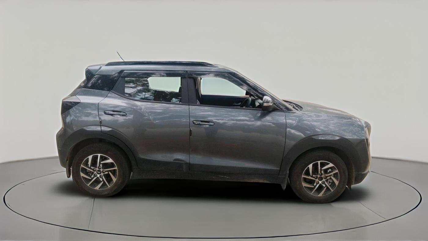 2025 Mahindra XUV 3XO AX5 1.5 Turbo Diesel Autoshift Plus, Diesel, Automatic, 21,888 km, exterior