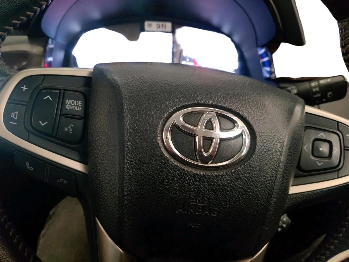 2022 Toyota Innova Crysta 2.4 ZX 7 STR, Diesel, Manual, 96,497 km, interior