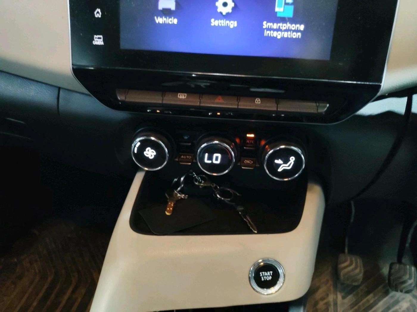 2021 Nissan MAGNITE XV MT, Petrol, Manual, 27,373 km, interior