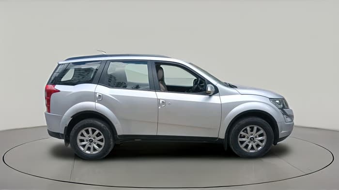 2015 Mahindra XUV500 W8, Diesel, Manual, 1,18,242 km, exterior