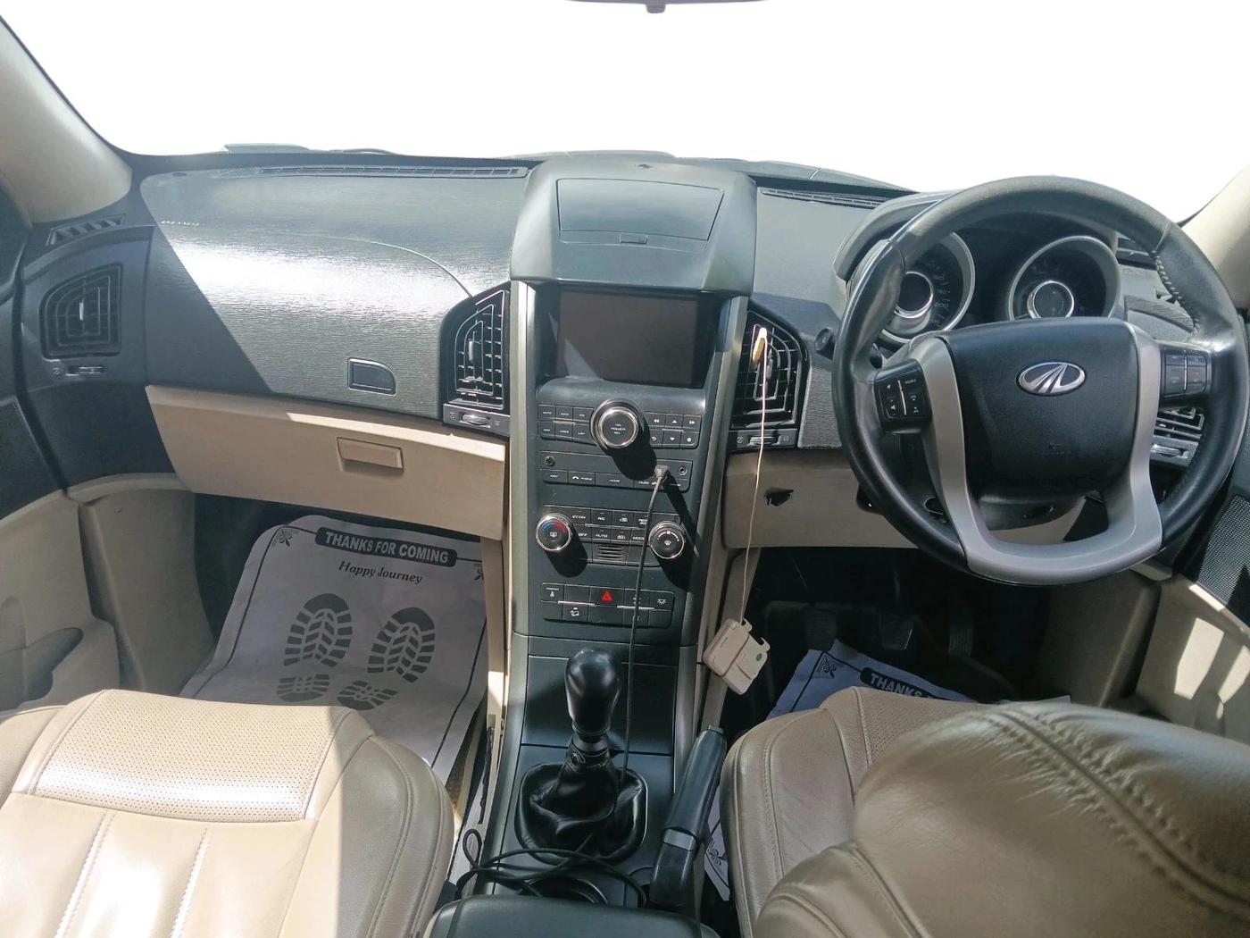 2015 Mahindra XUV500 W8, Diesel, Manual, 1,18,242 km, interior