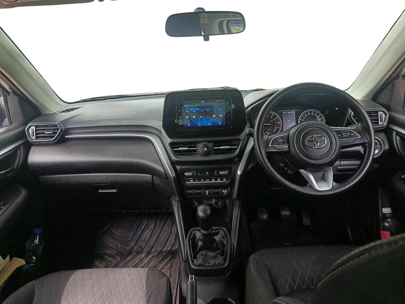 2024 Toyota URBAN CRUISER HYRYDER S NEO DRIVE  E-CNG, CNG, Manual, 41,937 km, interior