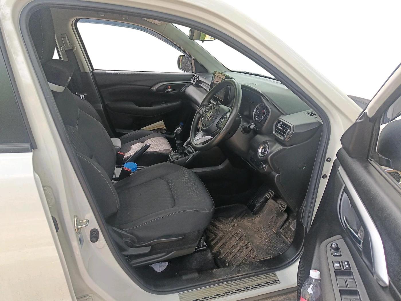 2024 Toyota URBAN CRUISER HYRYDER S NEO DRIVE  E-CNG, CNG, Manual, 41,937 km, interior