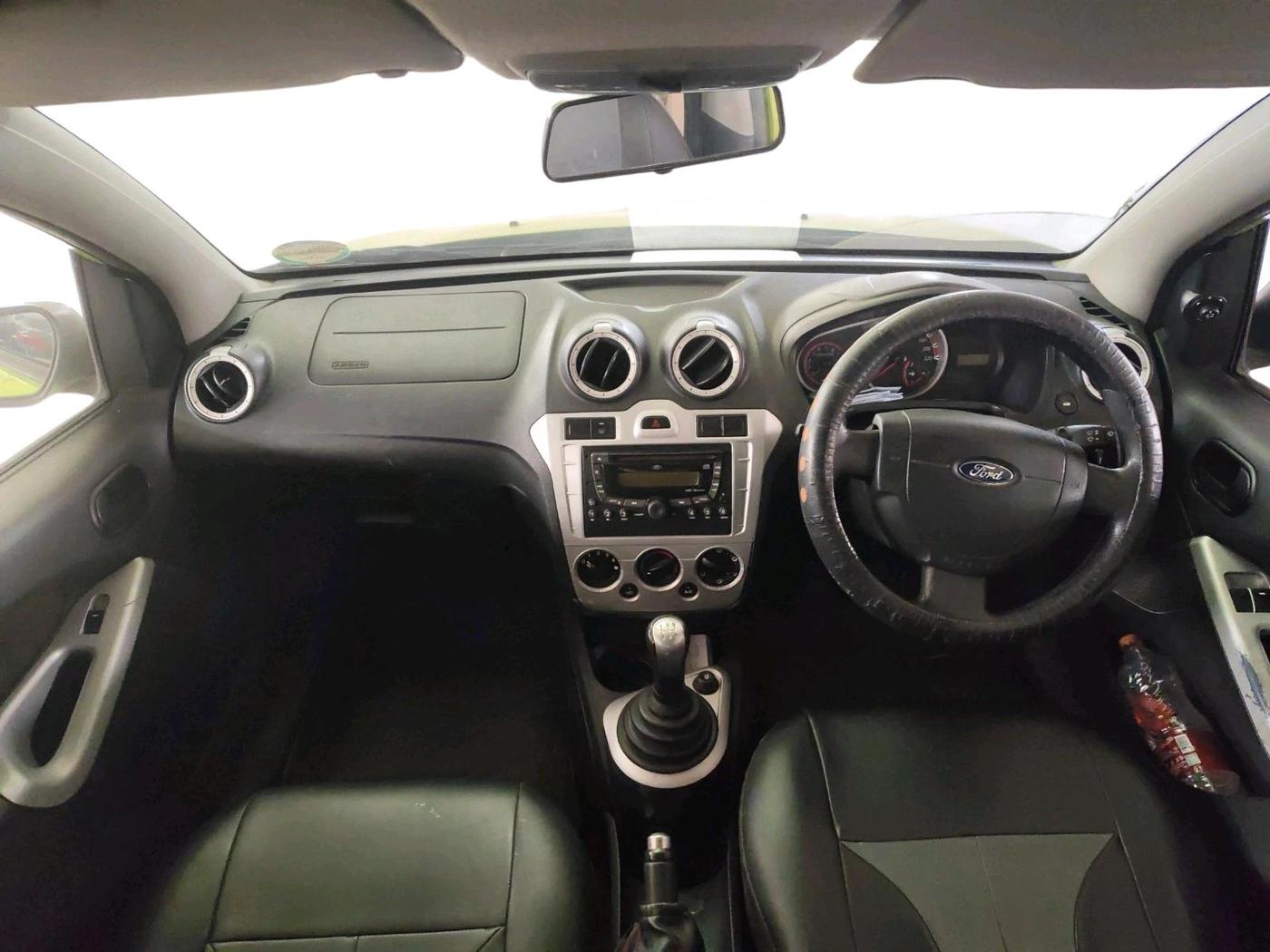 2011 Ford Figo TITANIUM 1.2 PETROL, Petrol, Manual, 1,18,717 km, interior