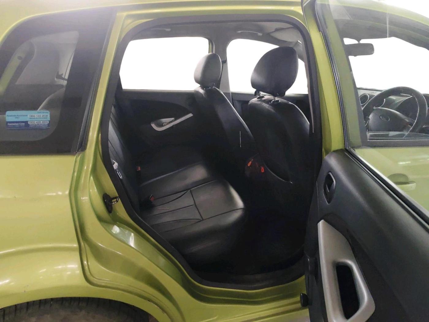 2011 Ford Figo TITANIUM 1.2 PETROL, Petrol, Manual, 1,18,717 km, interior