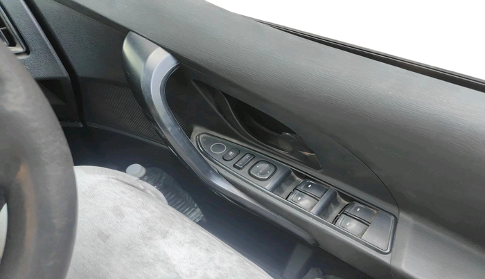 2019 Mahindra XUV500 W5, Diesel, Manual, 1,56,771 km, interior