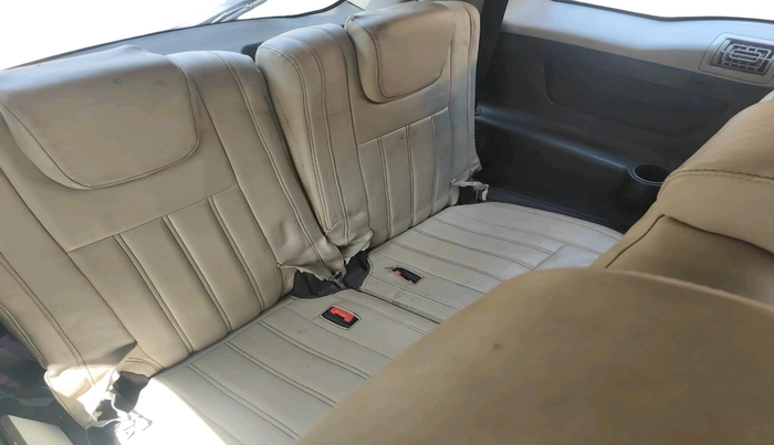 2019 Mahindra XUV500 W5, Diesel, Manual, 1,56,771 km, interior