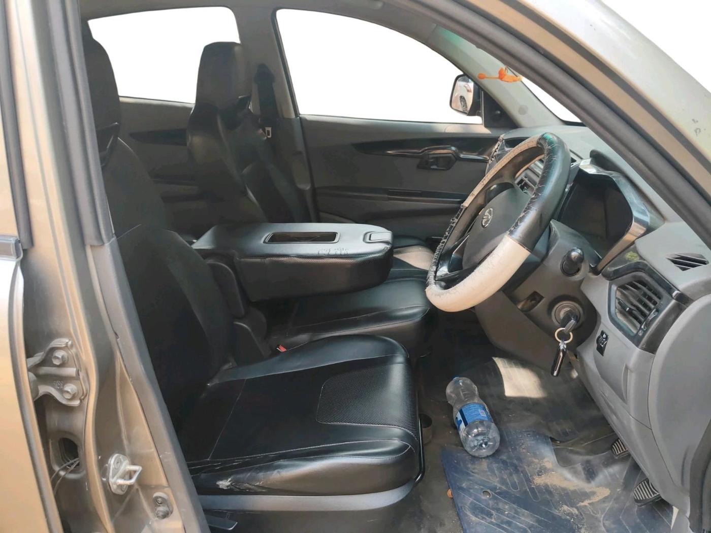 2018 Mahindra KUV 100 NXT K2 D 6S, Diesel, Manual, 1,24,000 km, interior