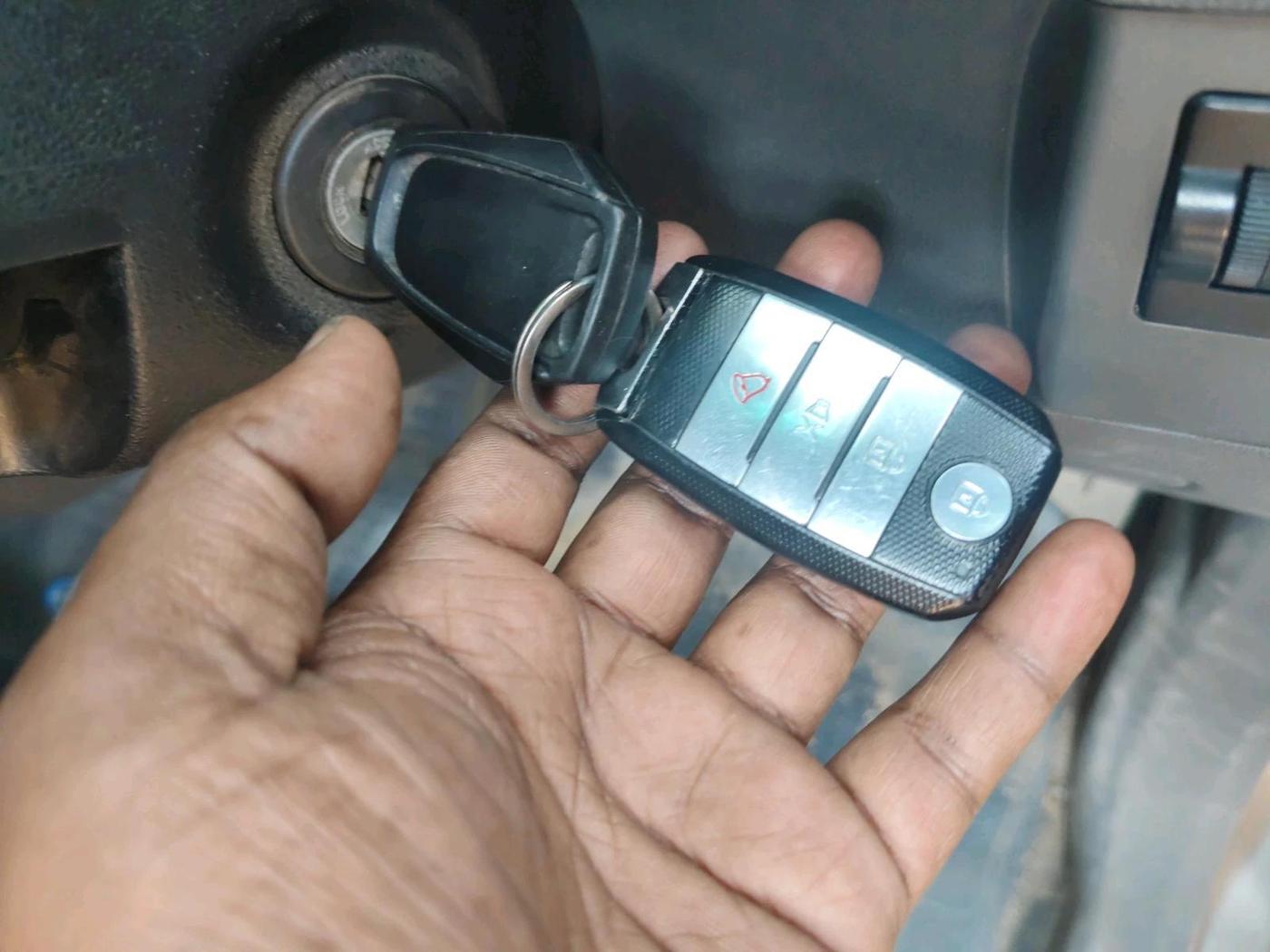 2018 Mahindra KUV 100 NXT K2 D 6S, Diesel, Manual, 1,24,000 km, interior