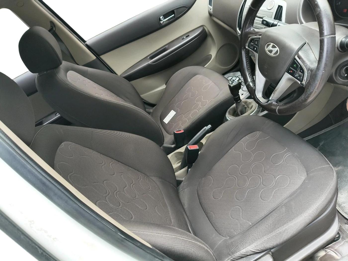 2012 Hyundai i20 SPORTZ 1.4 CRDI, Diesel, Manual, 1,58,685 km, interior