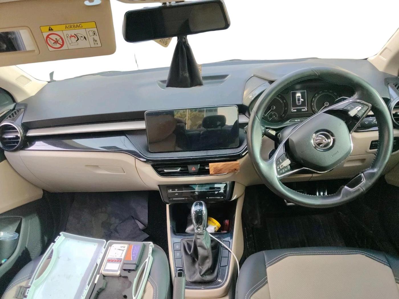 2022 Skoda SLAVIA AMBITION 1.0L TSI AT, Petrol, Automatic, 52,988 km, interior