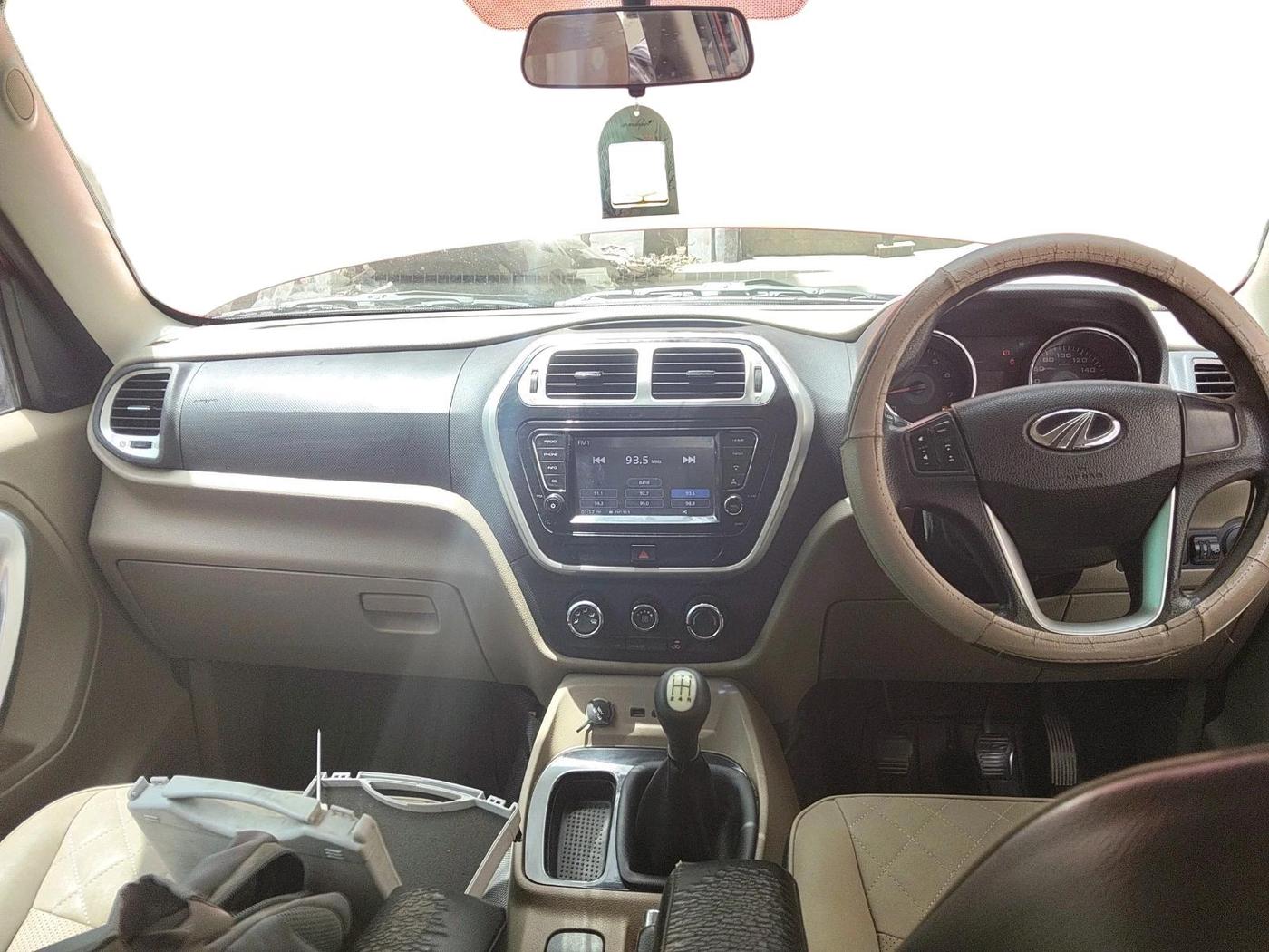 2018 Mahindra TUV300 T10, Diesel, Manual, 1,03,345 km, interior